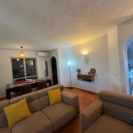 Valentina-sunny 2 Bedroom House With Pool 度假居